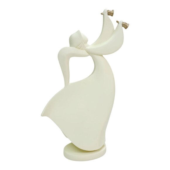 Set Of 3 Christmas Around The World Angel Figurines With Musical & Dancing Poses - Picture 10 of 12